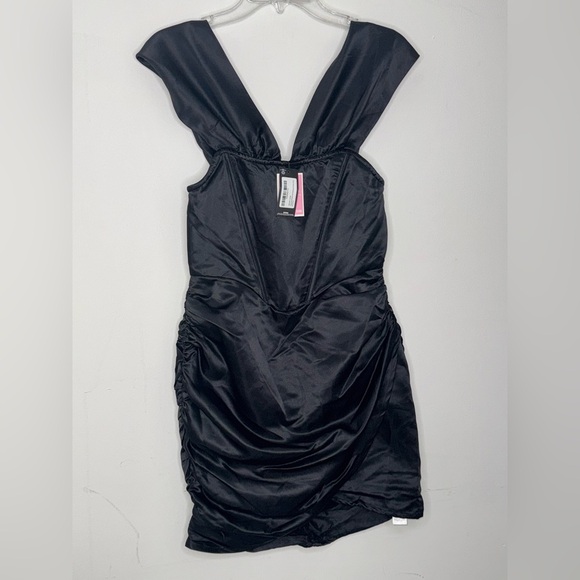 Pretty little thing shape off shoulder dress black corset ruched back size 2 - Picture 3 of 6
